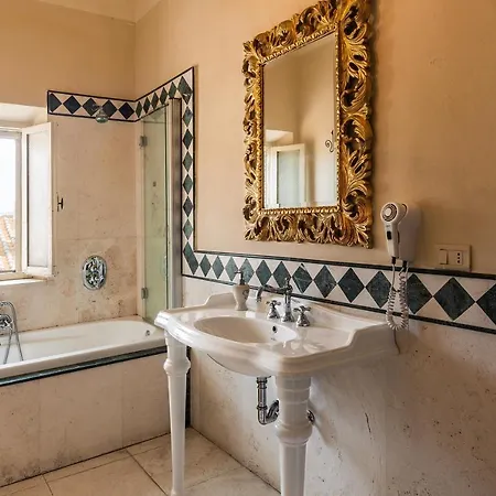 Palazzo Barbini Dimora Storica Aparthotel 4*
