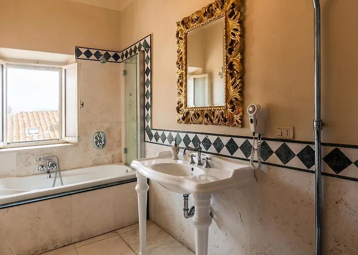 Palazzo Barbini Dimora Storica Aparthotel 4*